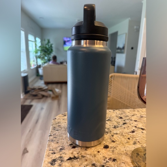YETI rambler 36oz - NORDIC BLUE with chug cap - Picture 2 of 6